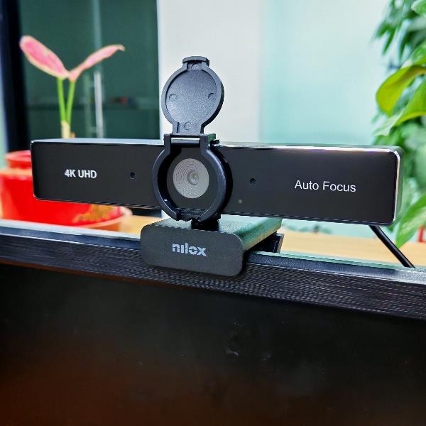 NILOX TECH - Webcam con risoluzione 4K 30 fps, auto focus, cavo USB-A con adattatore USB-C, 2 microfoni integrati, plug & play 3